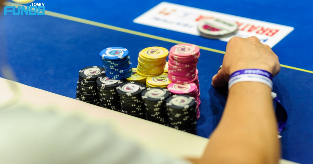 Mẹo Chơi Poker Tại Fun88 – Không Cần Giỏi Vẫn Có Thể Thắng 4 Giữ vững tâm lý nếu có gặp phải chuỗi thua liên tiếp